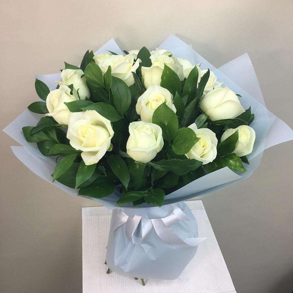 Букет 15 Белых роз Проуд в Поныри