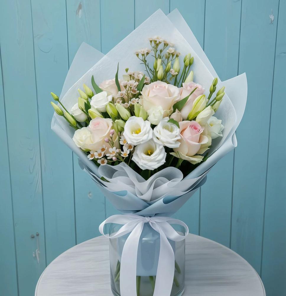 Букет цветов из: Розы и Лизиантусы в Поныри