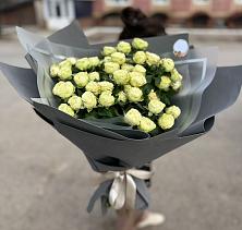 Букет Белые кустовые розы Солинеро в Поныри