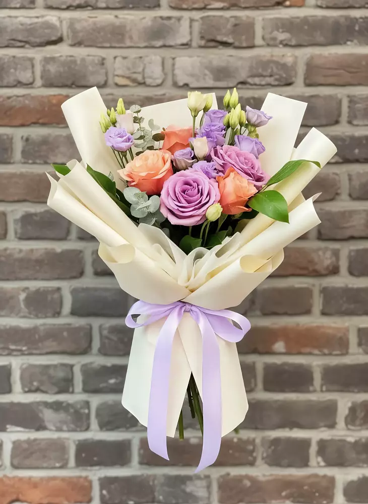 Букет цветов из: Лизиантусы и Розы в Поныри