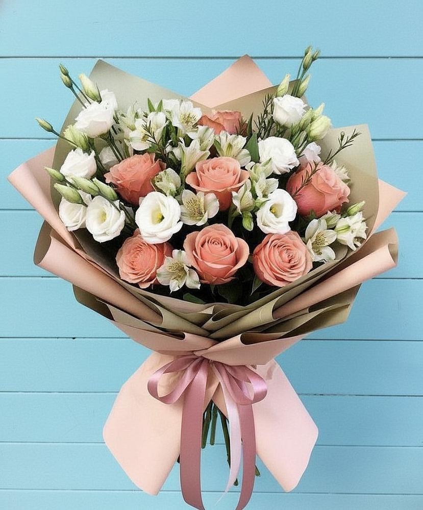 Букет цветов из: Розы, Альстромерии и Лизиантусы в Поныри