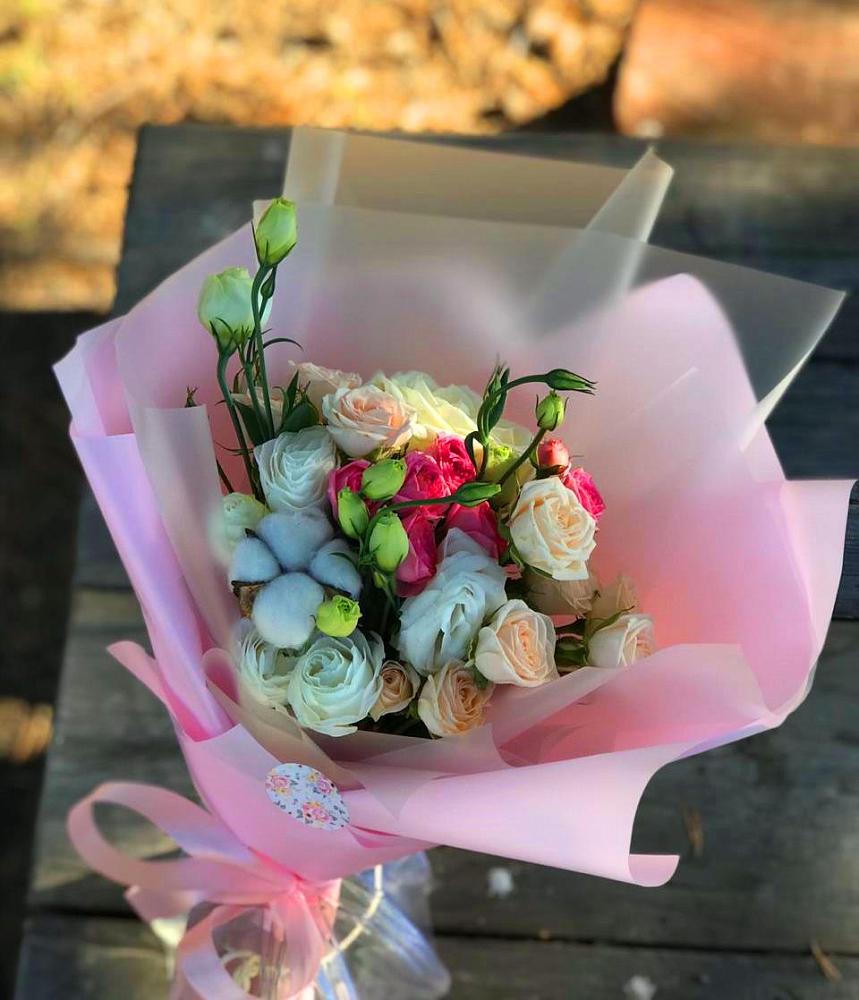 Букет цветов из: Розы и Лизиантусы в Поныри