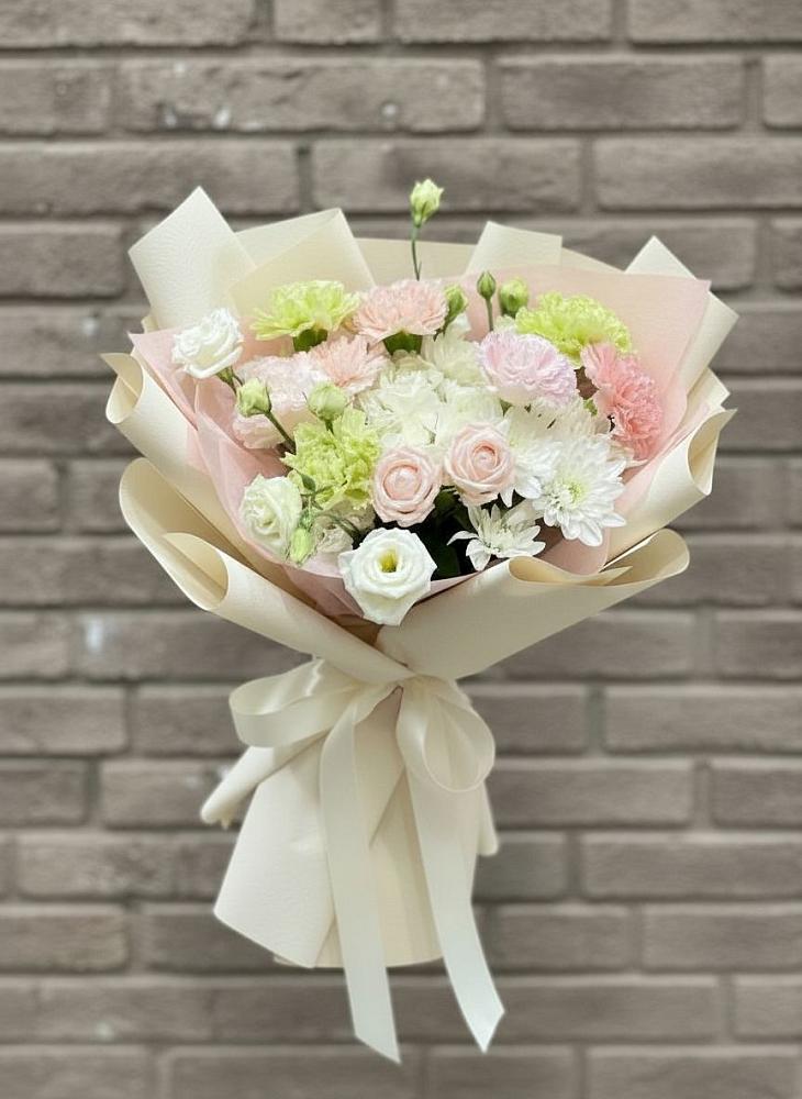 Букет цветов из: Гвоздики, Розы, Лизиантусы и Хризантемы в Поныри