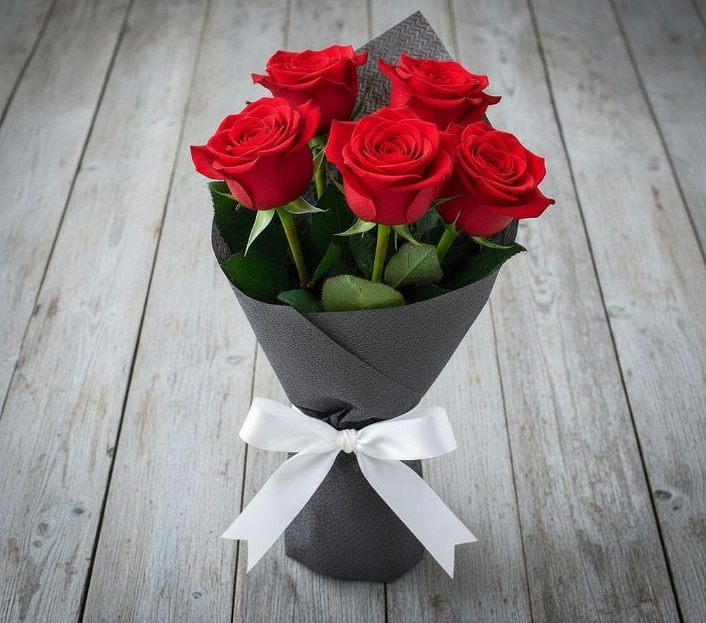 Букет 5 Красных роз Эдлесс Лав в Поныри