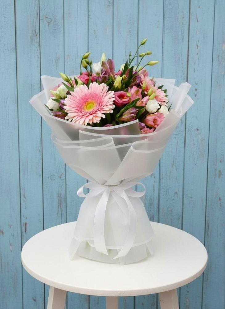 Букет цветов из: Герберы, Альстромерии и Лизиантусы в Поныри