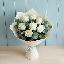 Букет Белые розы в Эвкалипте в Поныри