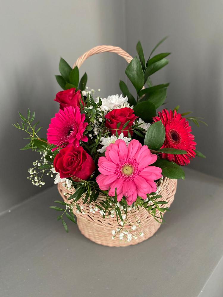 Цветочная композиция из Розы, Хризантемы и Герберы в корзине в Поныри